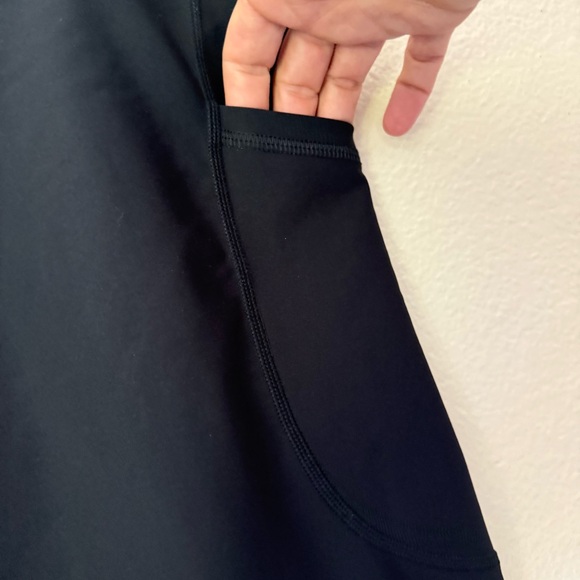 ❇️Old Navy Black High-Rise Go-Dry Leggings 2 for $22❇️ - Picture 4 of 7